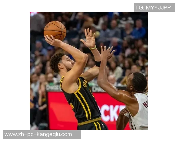 勇士与骑士圣诞大战激烈对决篮球盛宴引燃节日激情